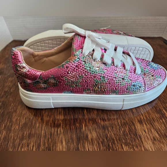 New tennis shoes. Super cute New.  (C) - Picture 2 of 4